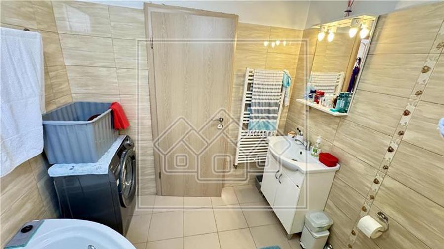 Apartament cu 3 camere nedecomandat în Turnișor