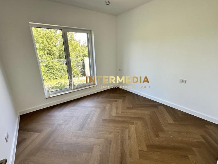 Casă individuală cu 4 camere cu Canalizare în Cetate