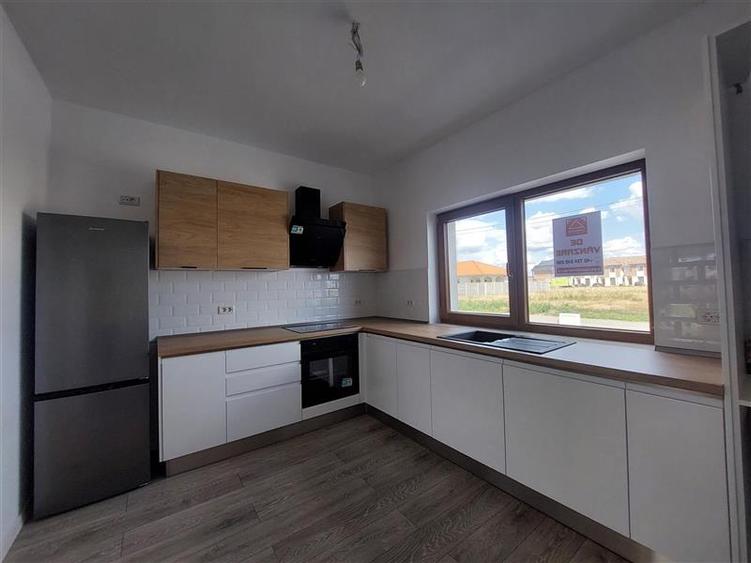 Duplex cu 4 camere cu Canalizare în Vladimirescu