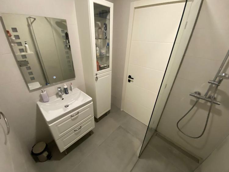 Apartament cu 3 camere decomandat, mobilat în Victoriei