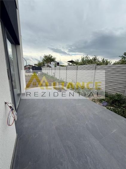 Casă individuală cu 4 camere decomandat cu Canalizare în Berceni