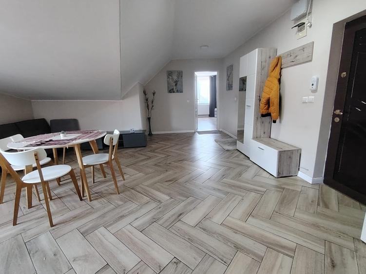 Apartament cu 3 camere semidecomandat în Florești