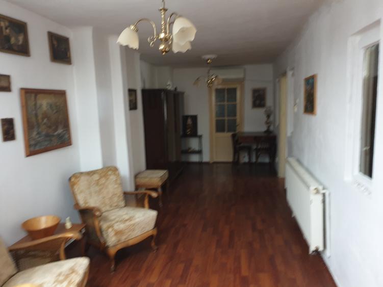 Apartament cu 3 camere semidecomandat, mobilat în Chibrit