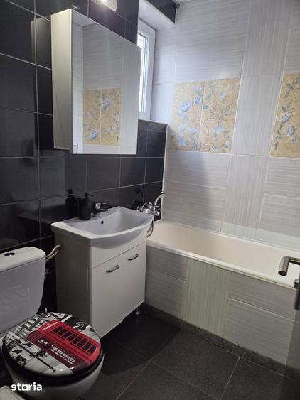 Apartament cu 3 camere decomandat în Rovine
