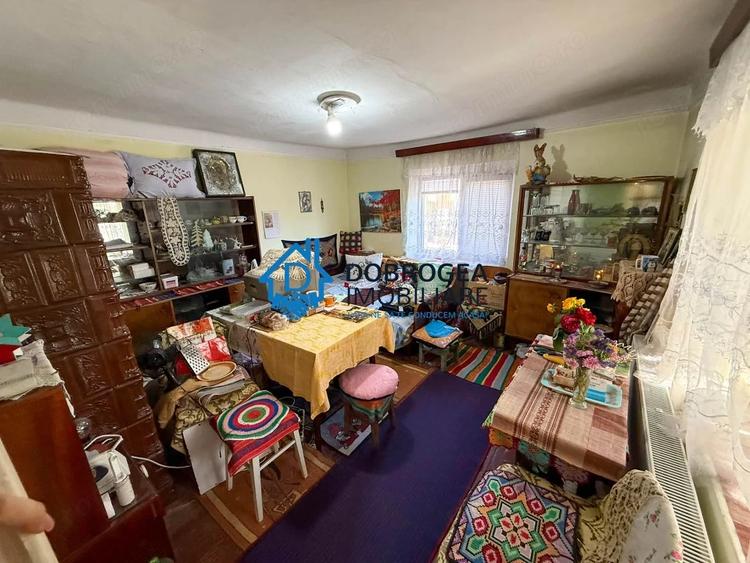 Casă cu 6 camere cu Teren 320 Mp în Păcii