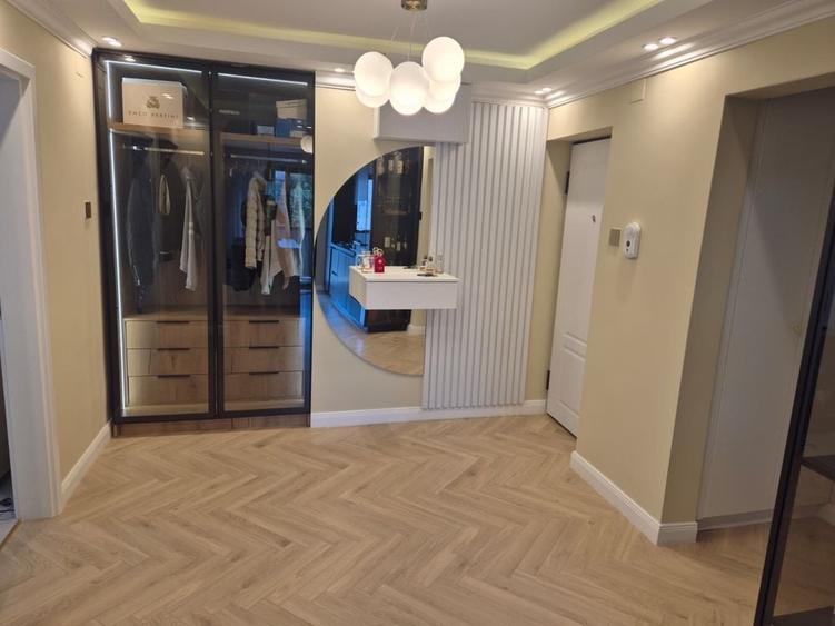 Apartament cu 4 camere decomandat în Rogerius