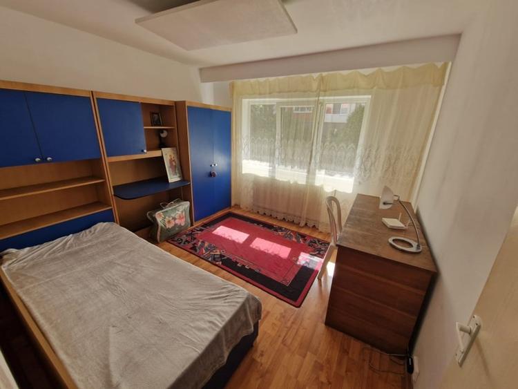 Apartament cu 3 camere decomandat, mobilat în Hotvon