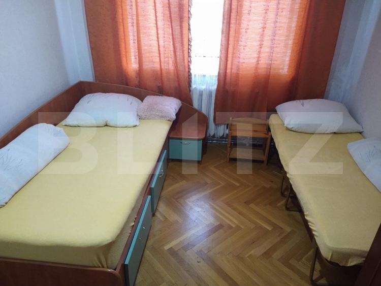Casă individuală cu 5 camere cu Canalizare în Cetate