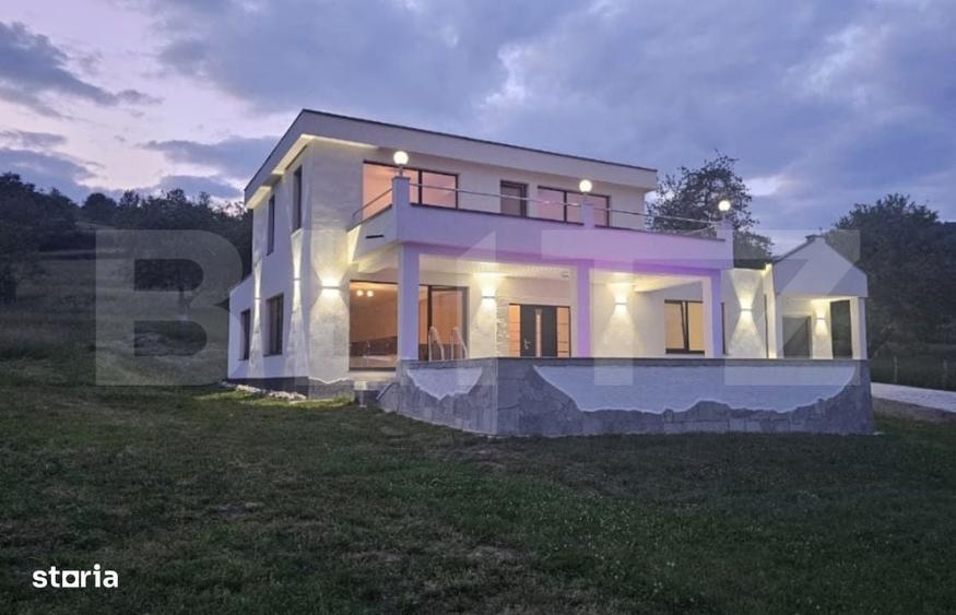 Casă cu 4 camere în Șoimuș