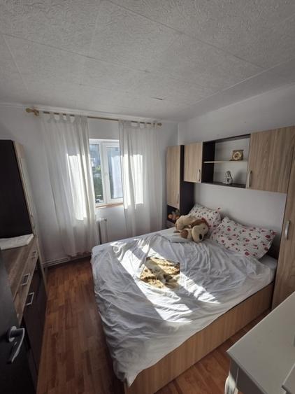 Apartament cu 3 camere semidecomandat în Alexandru cel Bun