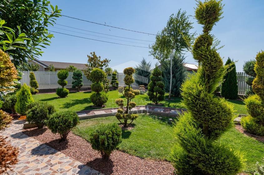 Casă individuală cu 5 camere cu Piscina în Siminoc