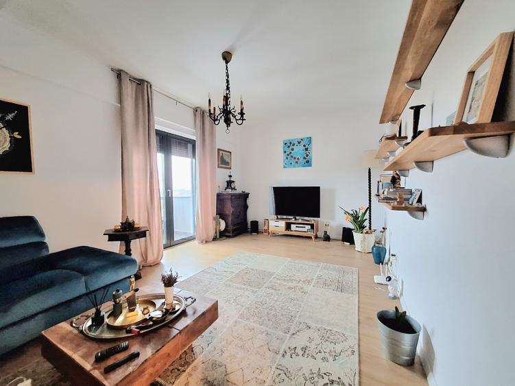 Apartament cu 3 camere decomandat în Băneasa