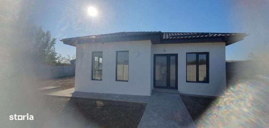 Casă cu 3 camere cu Teren 400 Mp în Cernele