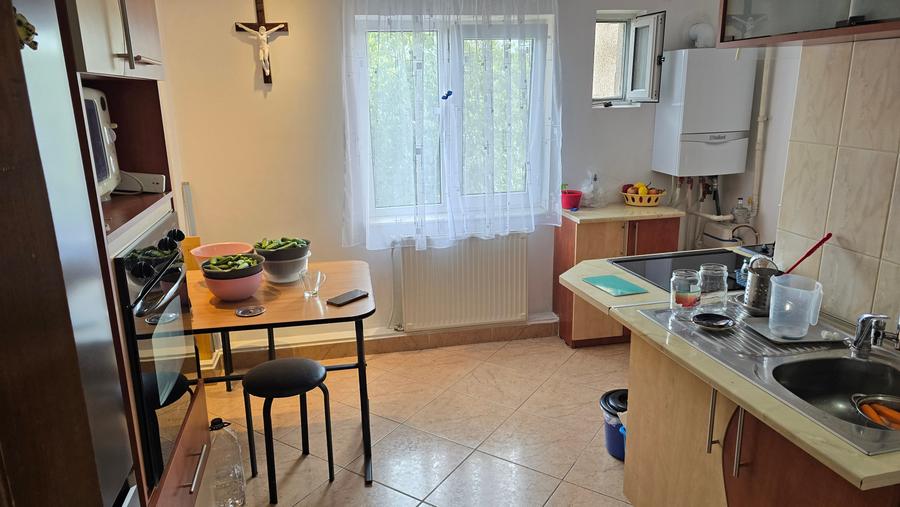 Apartament cu 4 camere decomandat în Dorobanți