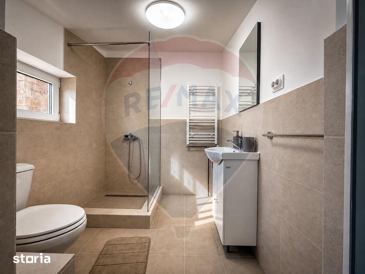 Casă cu 9 camere cu Teren 472 Mp în CFR