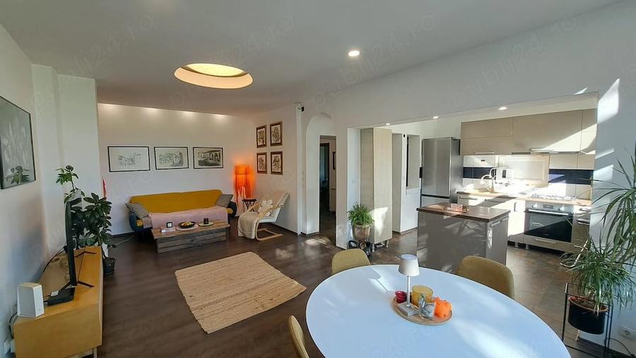 Apartament cu 3 camere decomandat, mobilat în Central