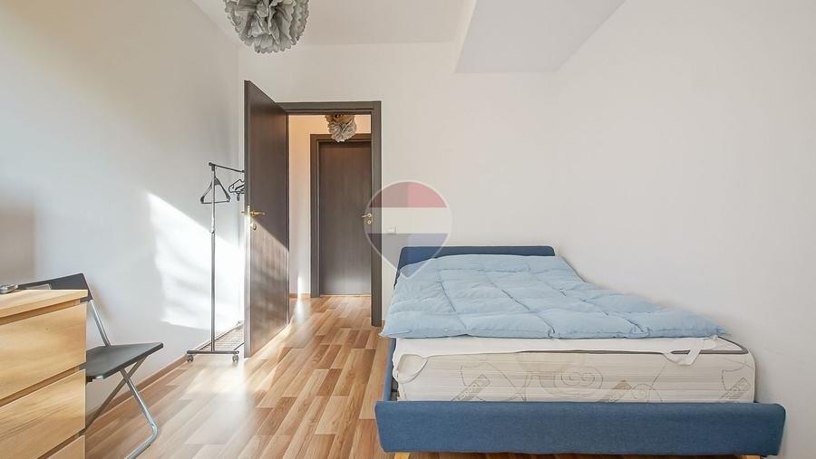 Apartament cu 3 camere semidecomandat, mobilat în Drumul Poienii