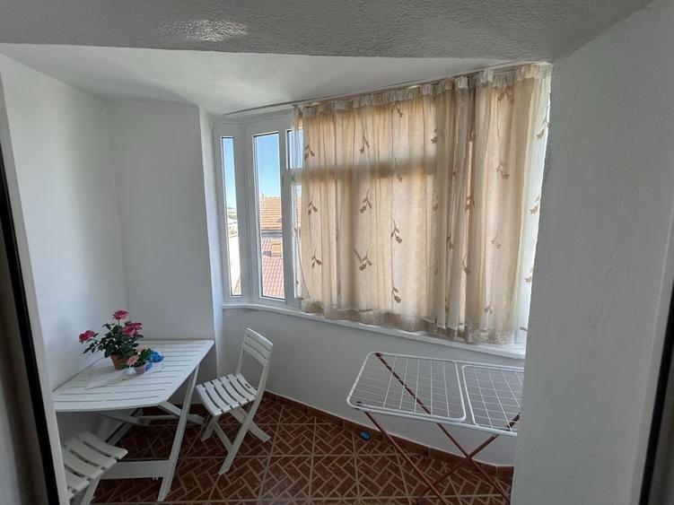 Apartament cu 3 camere decomandat în Ciritei