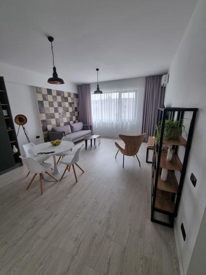 Apartament cu 2 camere decomandat, mobilat în Universitate