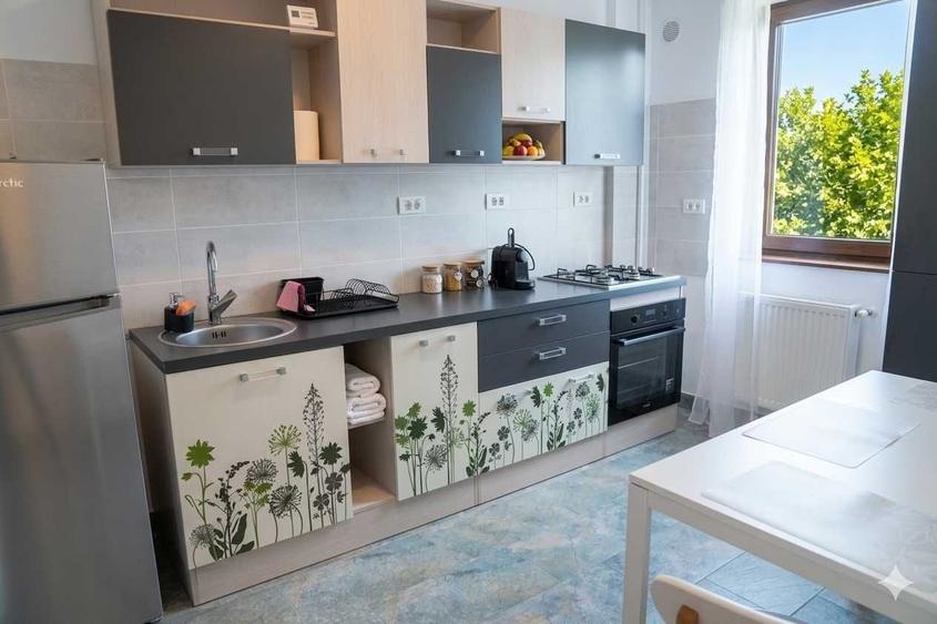 Apartament cu 3 camere decomandat în Sisești