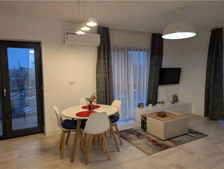 Apartament cu 2 camere decomandat în P-ta Presei Libere