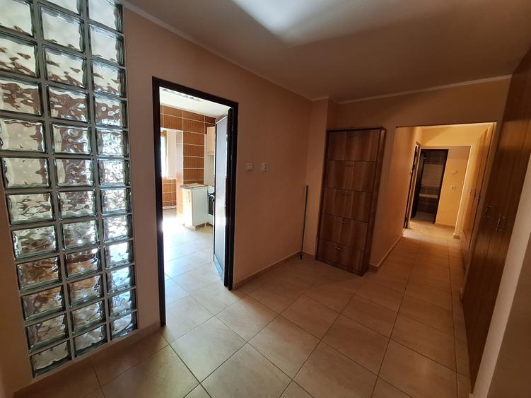 Apartament cu 3 camere decomandat în Țiglina 3
