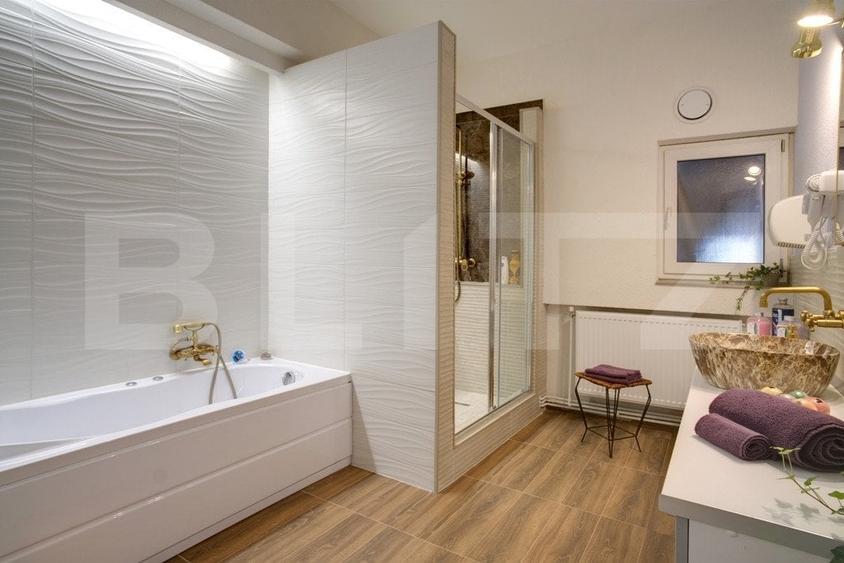 Casă individuală cu 15 camere cu Teren 100 Mp în Albert