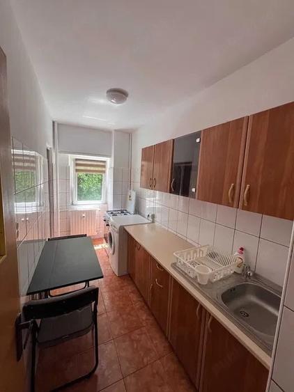 Garsonieră decomandată în Tei