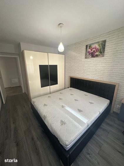 Apartament cu 3 camere în Apărătorii Patriei