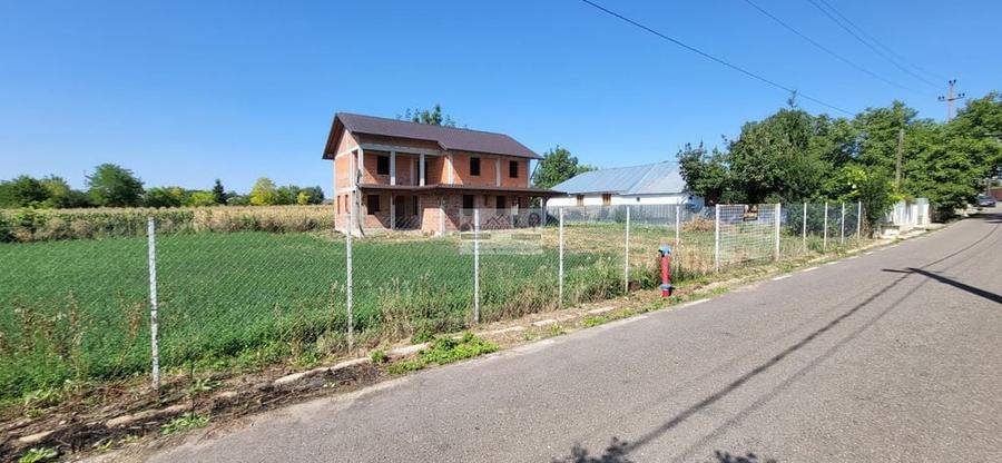Casă cu 5 camere cu Teren 1167 Mp în Drăgănești