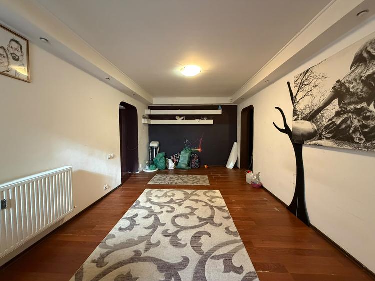 Apartament cu 3 camere semidecomandat în Titan