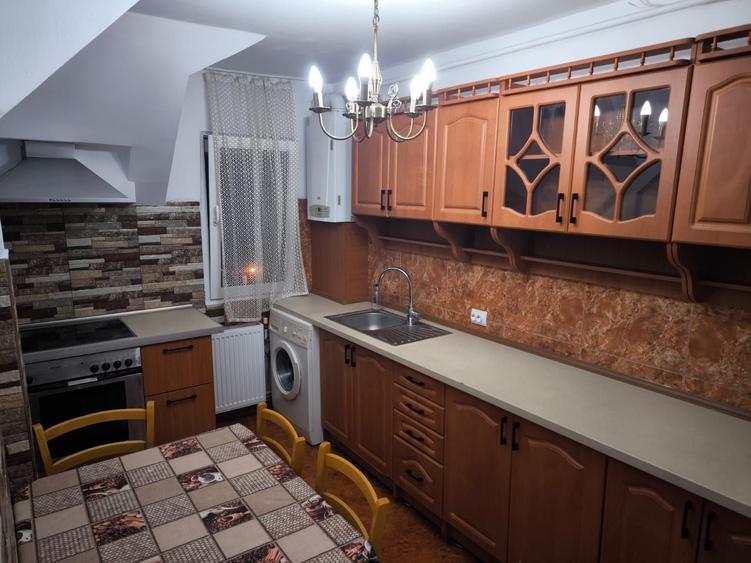Apartament cu 3 camere semidecomandat în Lazaret