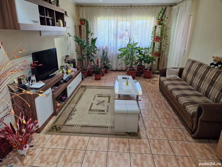 Apartament cu 4 camere decomandat în Vlădeni