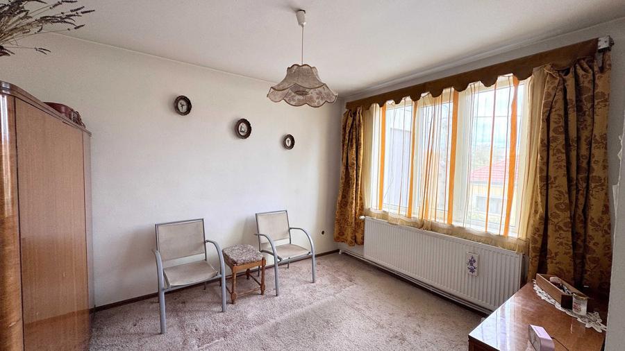 Casă cu 4 camere cu Teren 300 Mp în Central