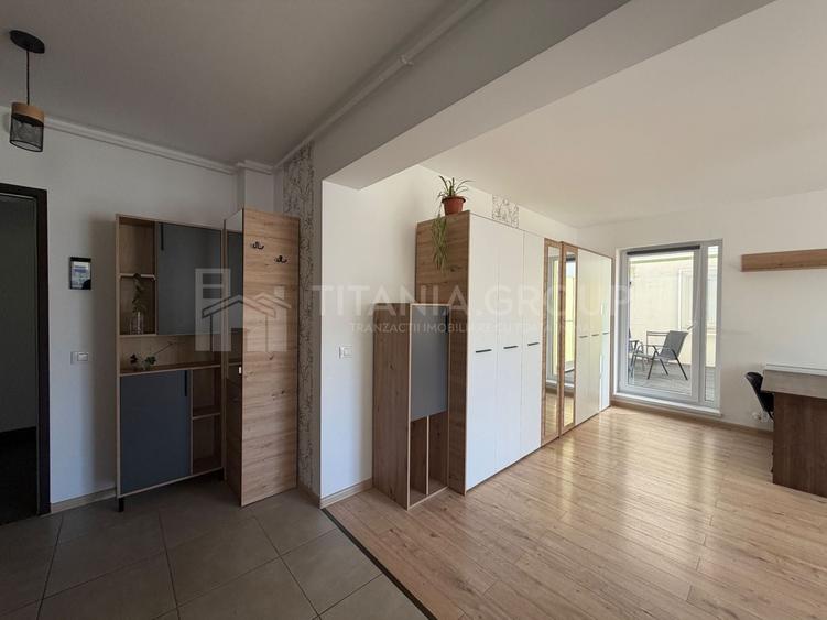 Apartament cu 2 camere semidecomandat în Tractorul