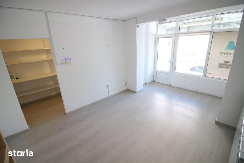 Apartament cu 3 camere decomandat în Micro 17