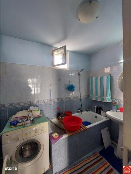 Casă cu 3 camere semidecomandat în Bârzești