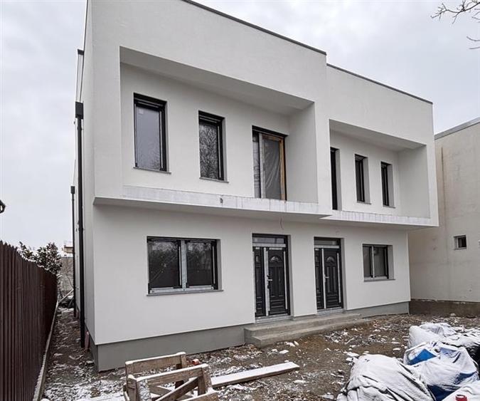Duplex cu 5 camere cu Canalizare în Cantemir