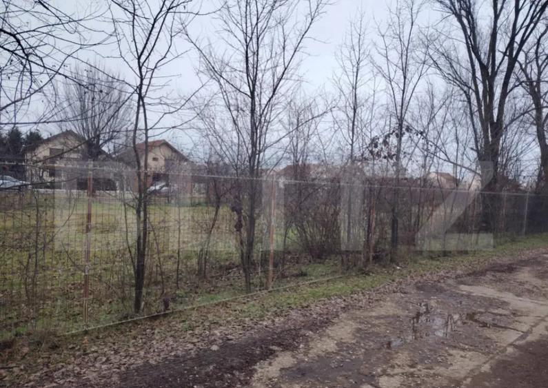 Teren de 2700 mp, în Central