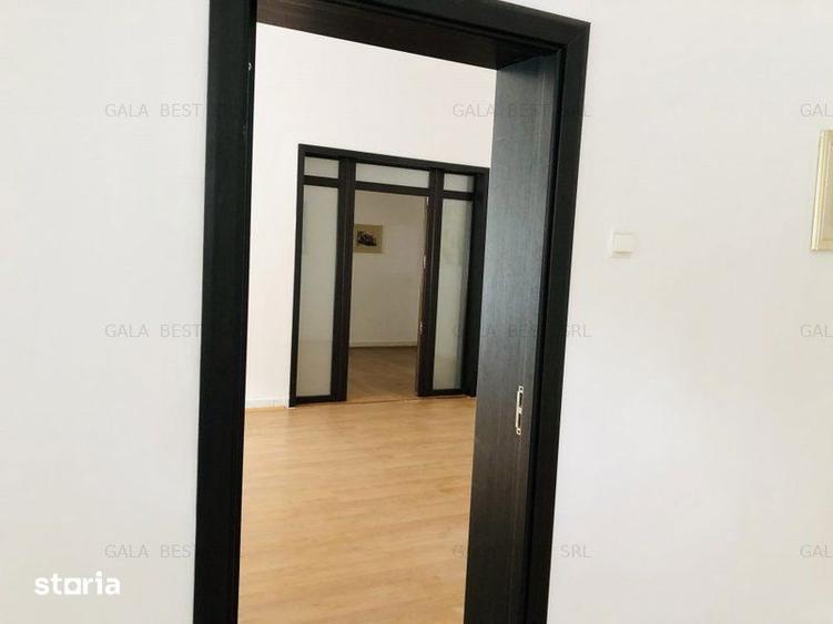 Casă cu 5 camere cu Teren 150 Mp în Vatra Luminoasă