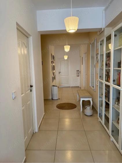 Apartament cu 4 camere decomandat în Central