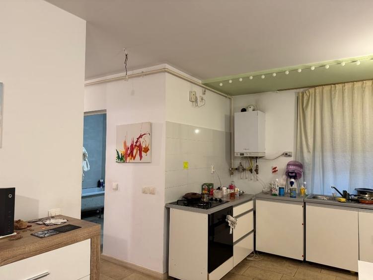 Apartament cu 3 camere semidecomandat, mobilat în Grigorescu
