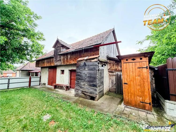 Casă cu 4 camere cu Teren 1315 Mp în Cernat