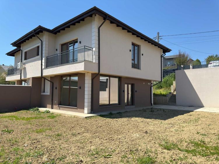 Casă cu 4 camere în Central