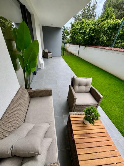 Apartament cu 4 camere decomandat, mobilat în Central