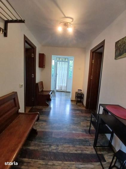 Casă cu 7 camere cu Teren 843 Mp în Central
