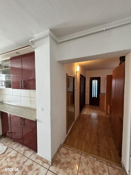 Apartament cu 3 camere decomandat în Exterior Vest