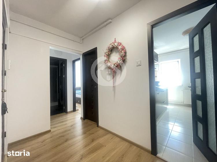 Apartament cu 3 camere decomandat, mobilat în Turnișor