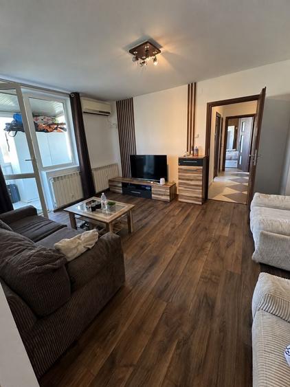 Apartament cu 3 camere decomandat în Gara de Nord