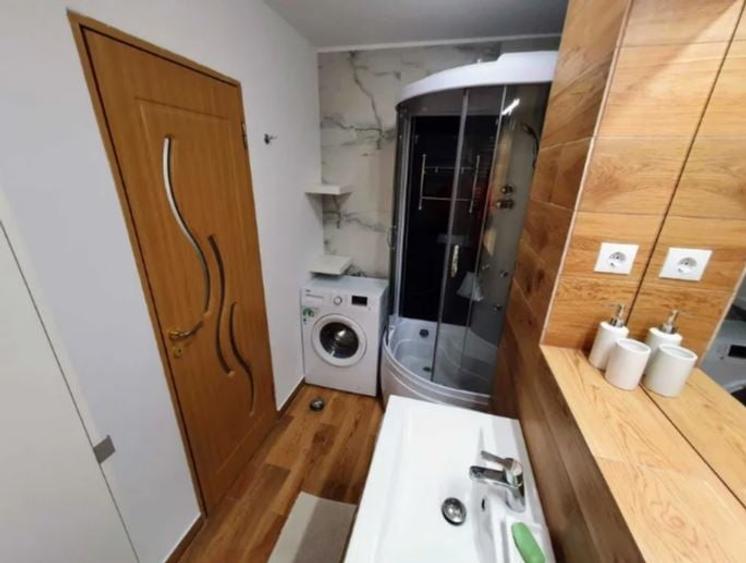 Garsonieră decomandată, mobilată în Vitan Mall